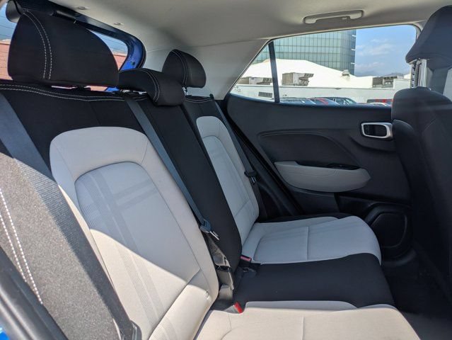 Used 2025 Hyundai Venue SEL FWD image 25