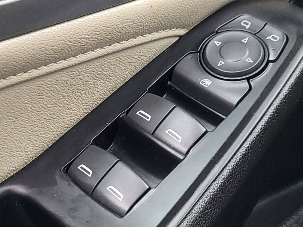 Used 2023 Chevrolet Traverse LS FWD image 27