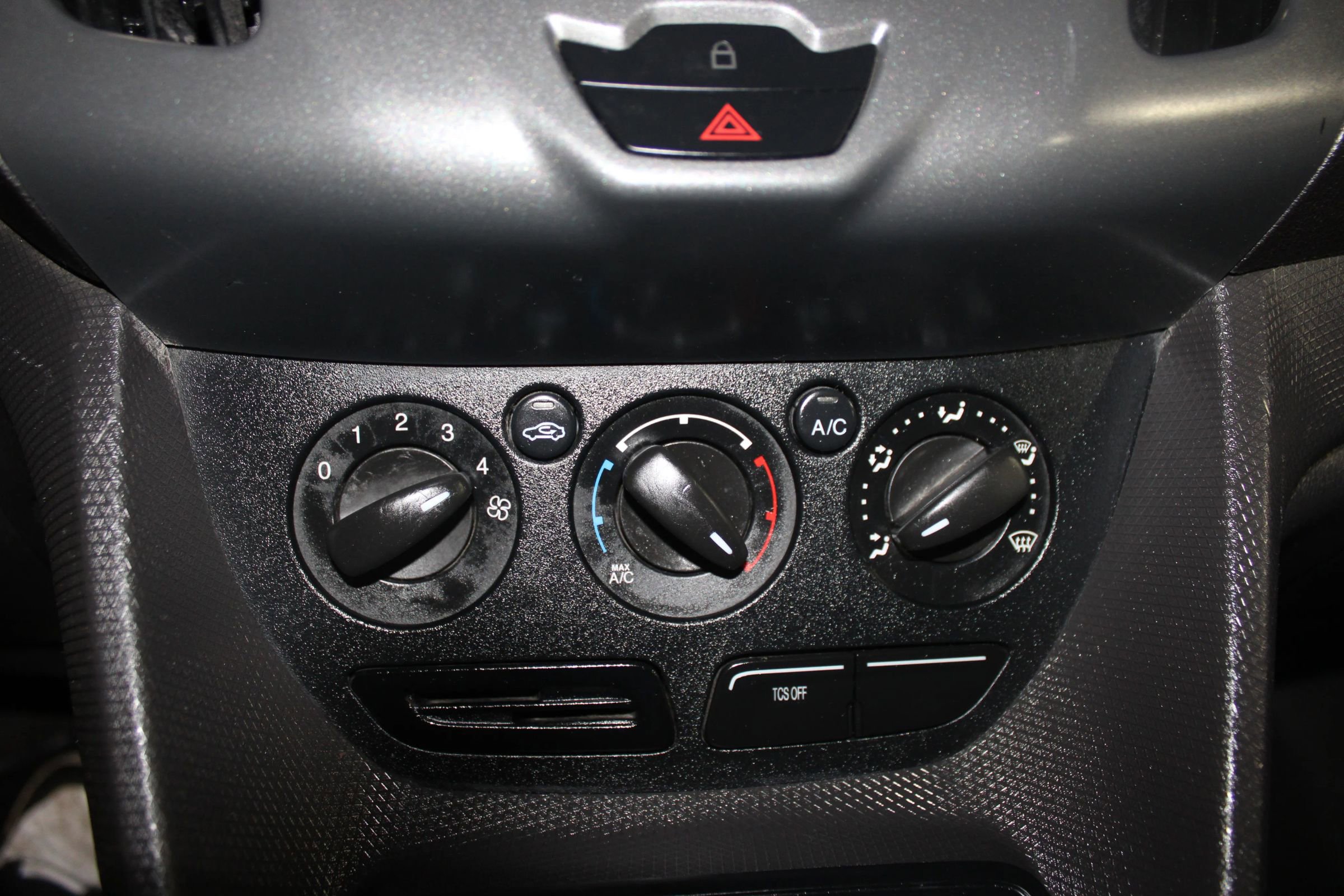 Used 2016 Ford Transit Connect XL image 15