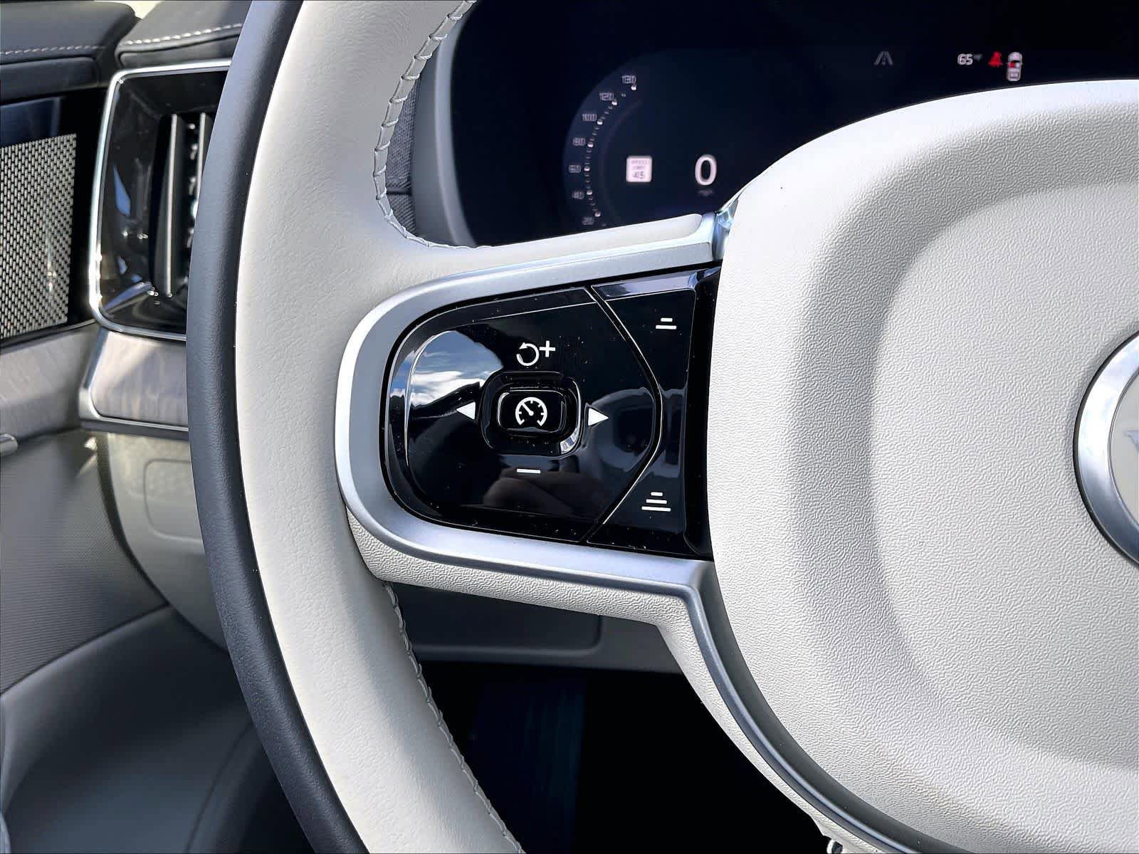 New 2026 Volvo XC90 T8 Ultra w/ Protection Package Premier AWD/4WD image 17