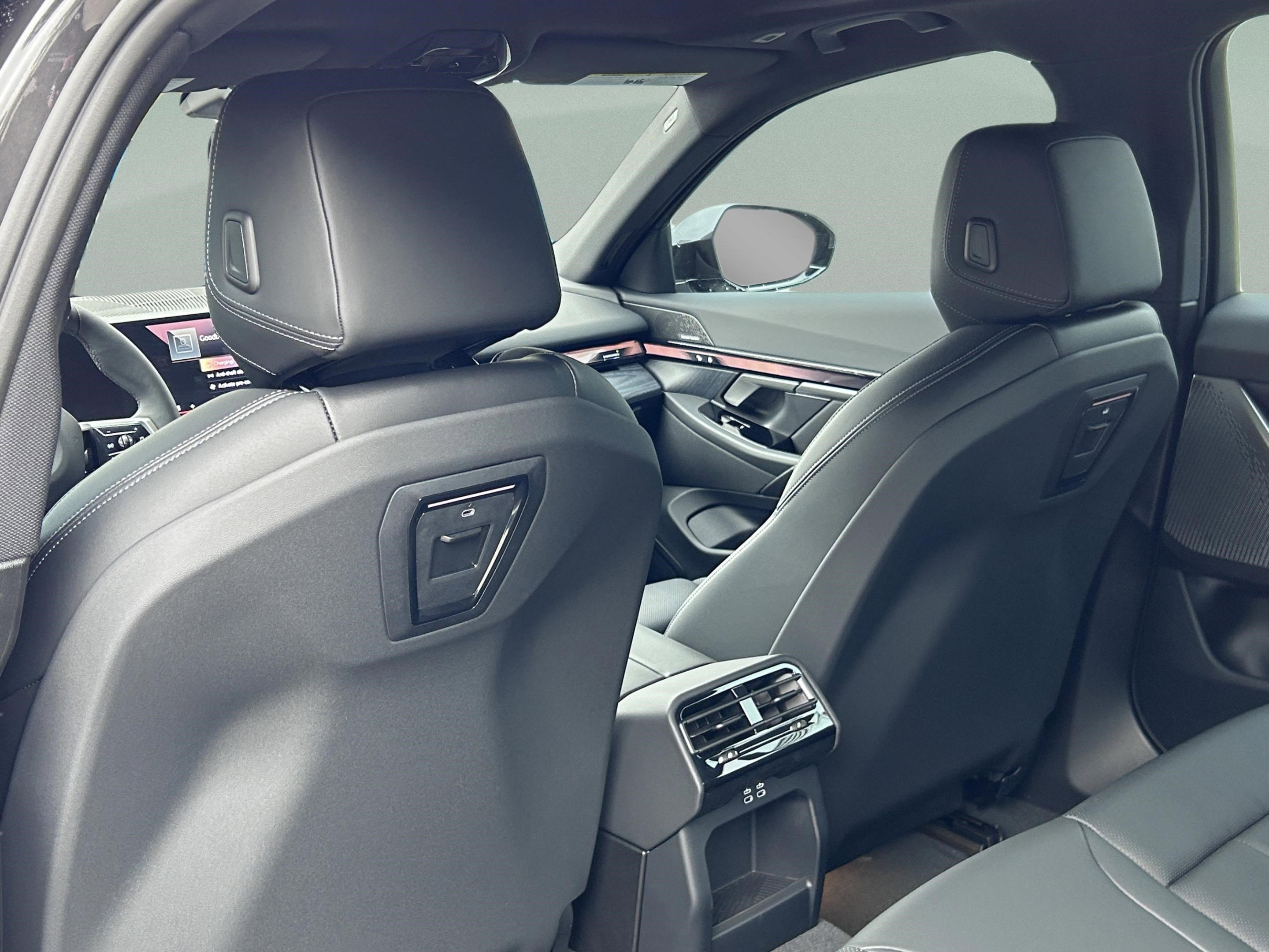 Used 2026 BMW i5 eDrive40 w/ M Sport Package image 32