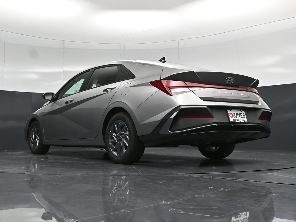 Used 2024 Hyundai Elantra SEL FWD image 49