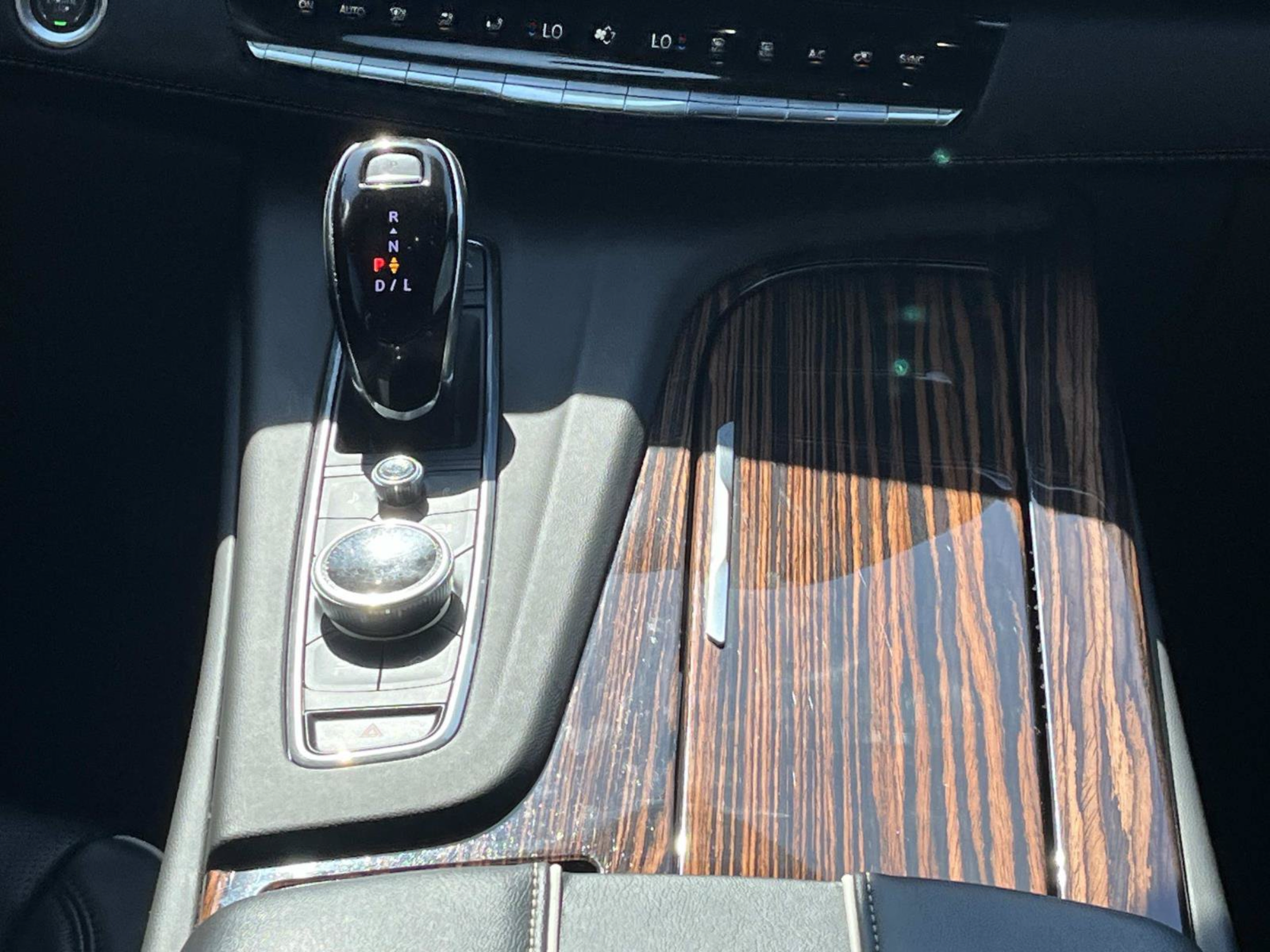 Used 2024 Cadillac Escalade Premium Luxury w/ Performance Package AWD/4WD image 16