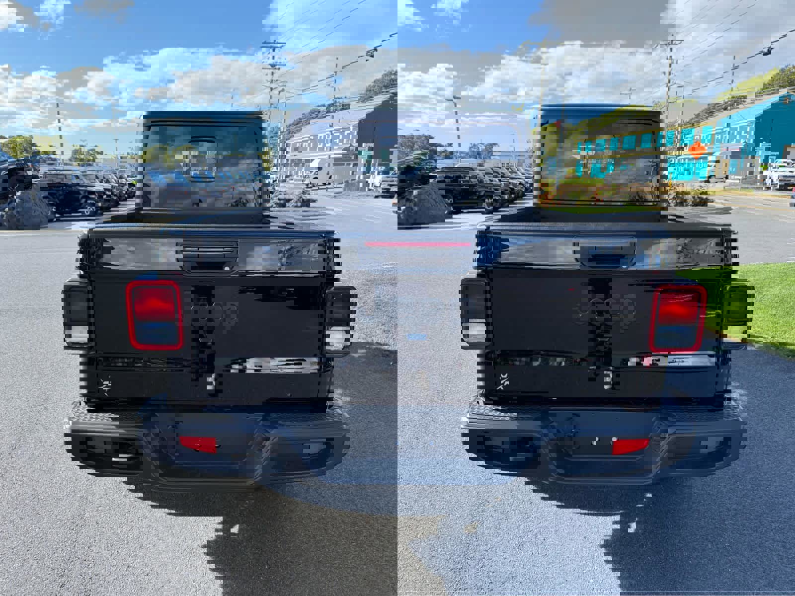 Used 2025 Jeep Gladiator Sport image 7