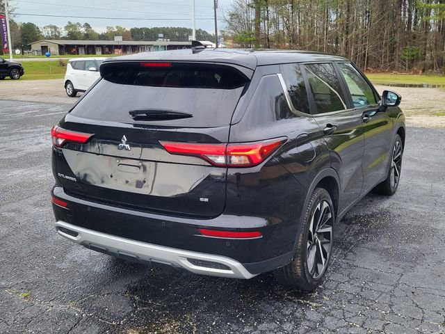 Used 2024 Mitsubishi Outlander SE image 2