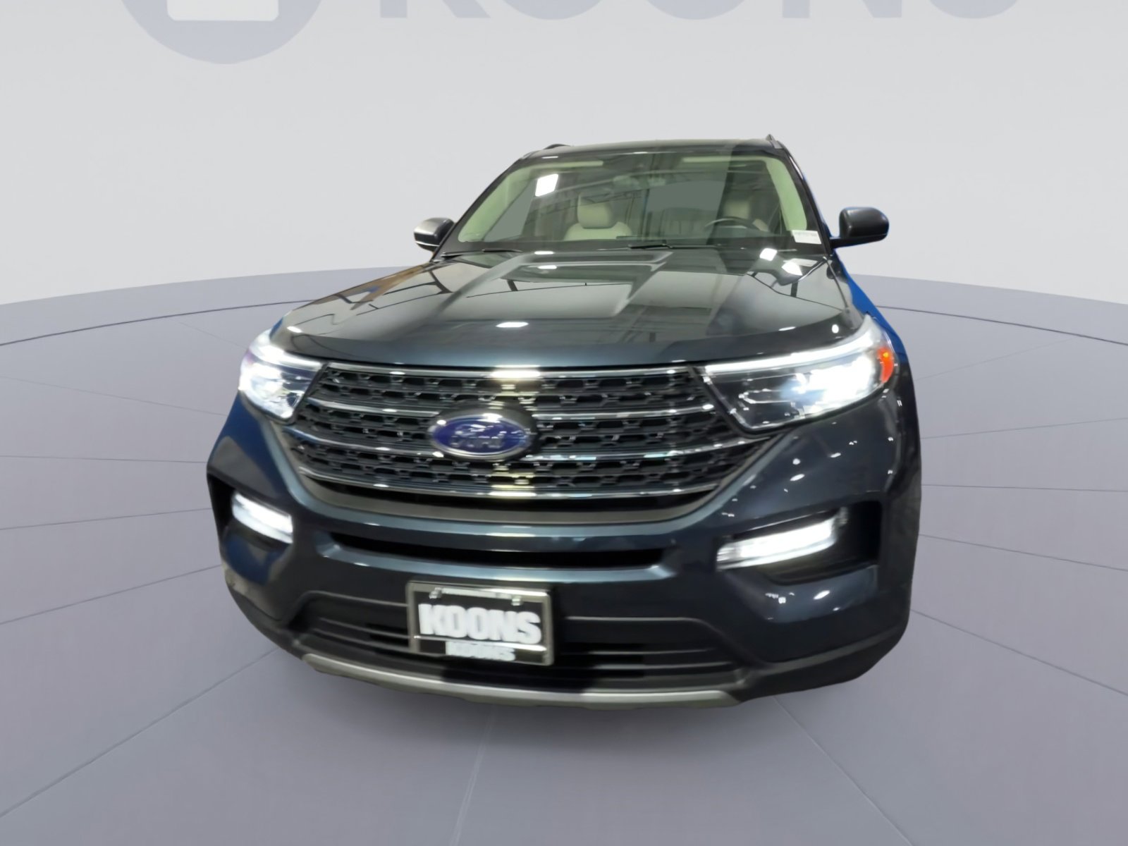 Used 2022 Ford Explorer XLT w/ Equipment Group 202A image 4