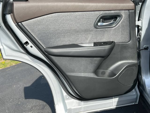 Used 2023 Nissan Rogue SV AWD/4WD image 33
