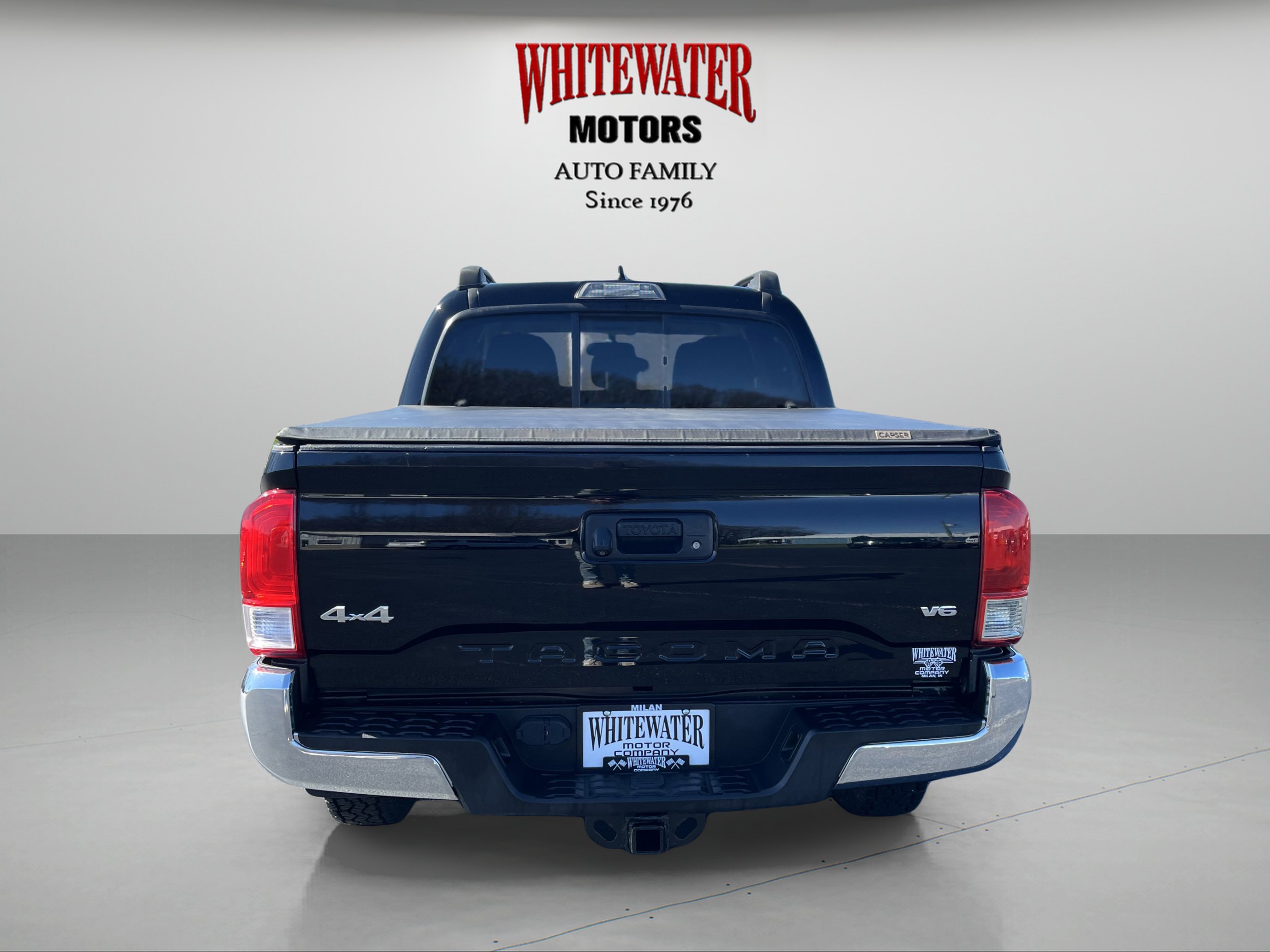 Used 2016 Toyota Tacoma SR5 w/ SR5 Appearance Package (SN) image 4