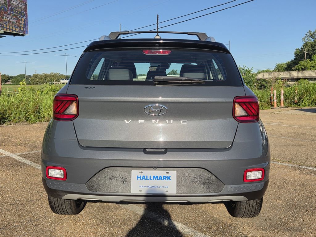 Certified 2024 Hyundai Venue Limited FWD image 5