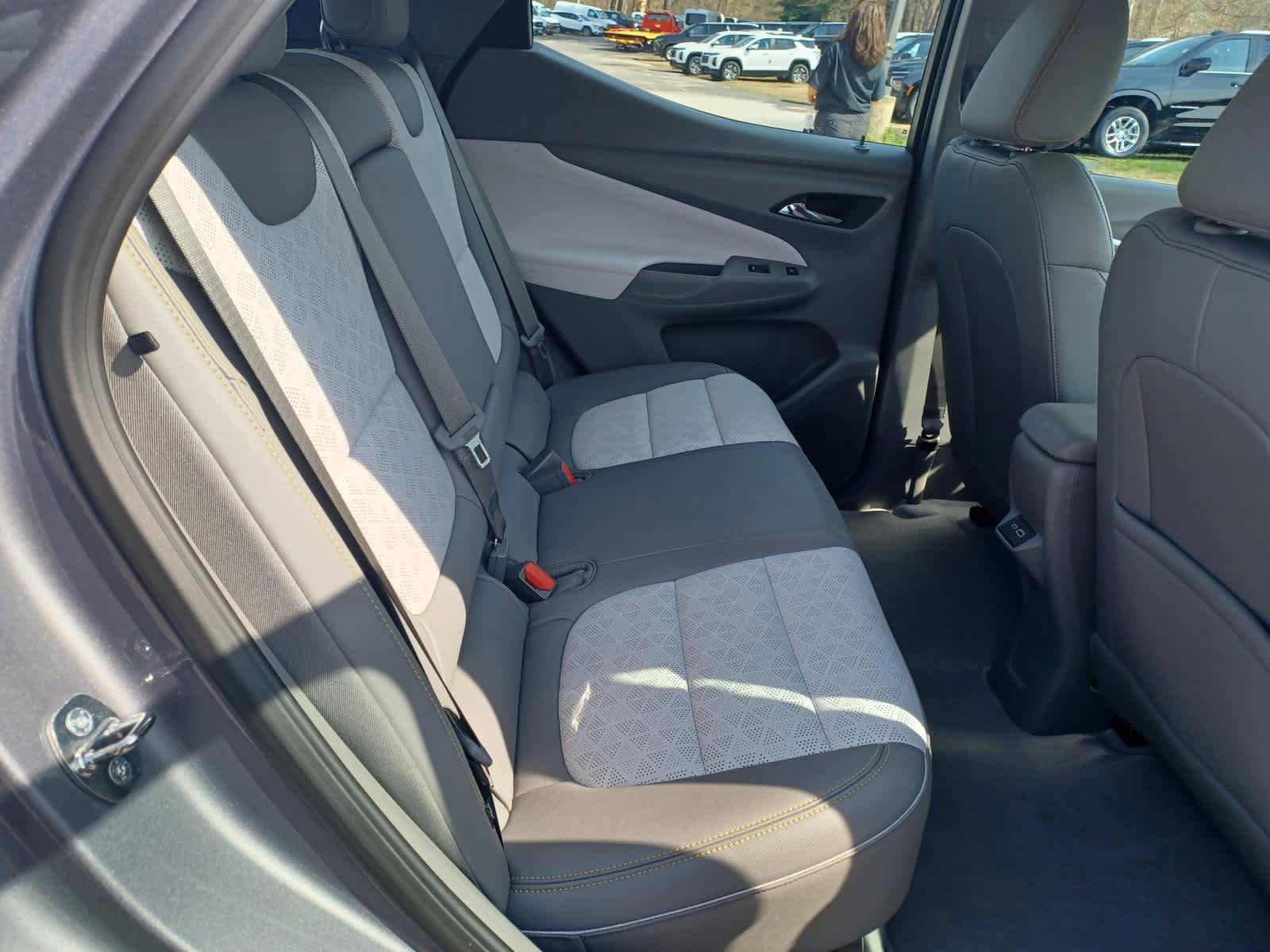 Used 2023 Chevrolet Bolt EUV Premier image 16