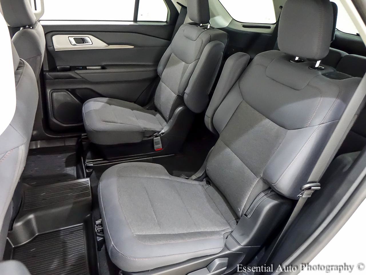 Used 2025 Ford Explorer Active AWD/4WD image 16