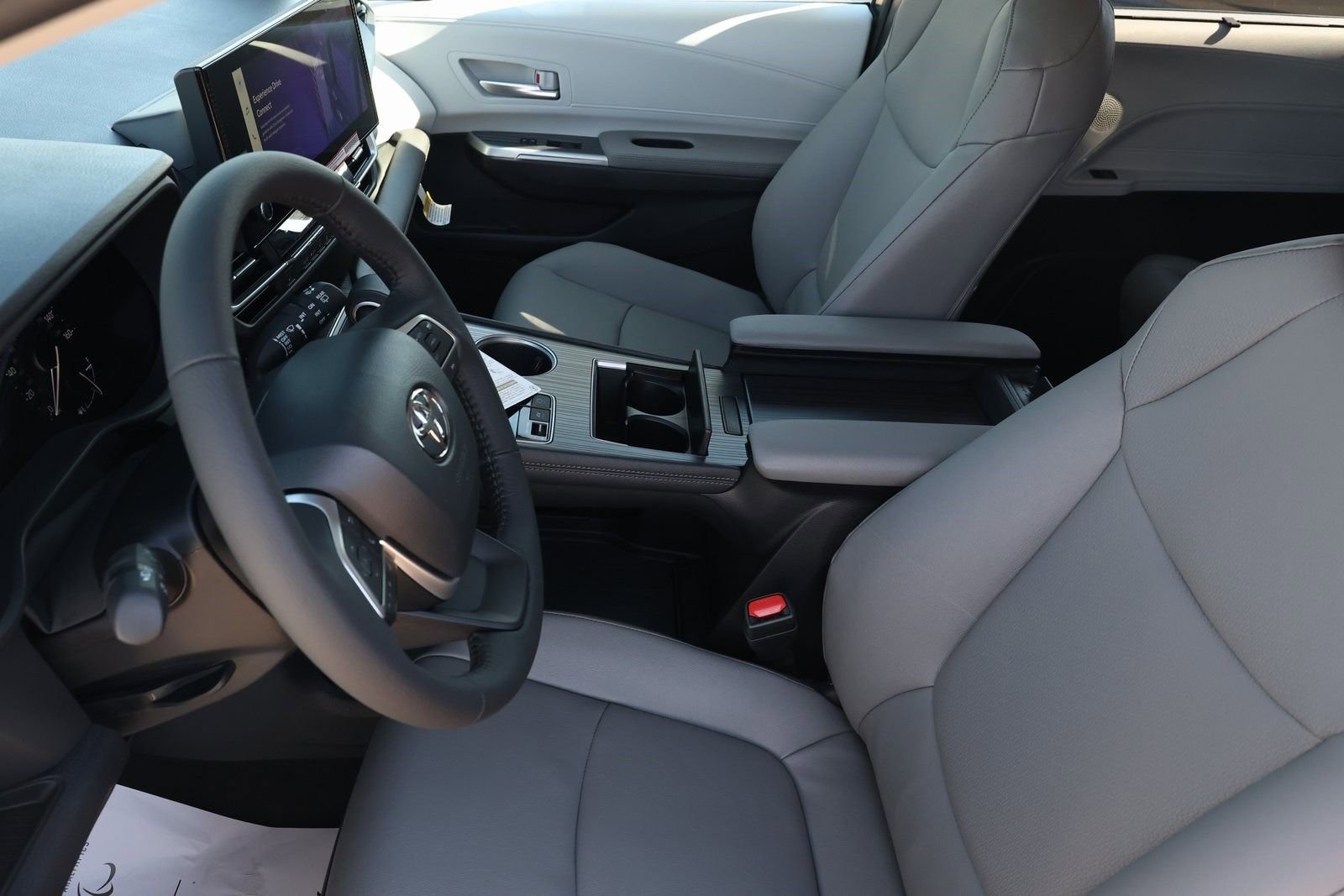 New 2026 Toyota Sienna XLE FWD image 15