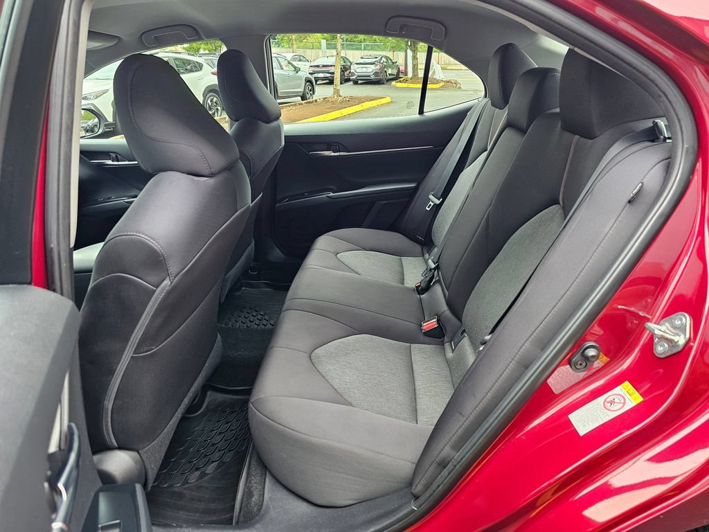 Used 2018 Toyota Camry LE FWD image 16