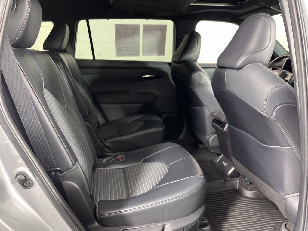 Used 2023 Toyota Highlander XSE FWD image 9