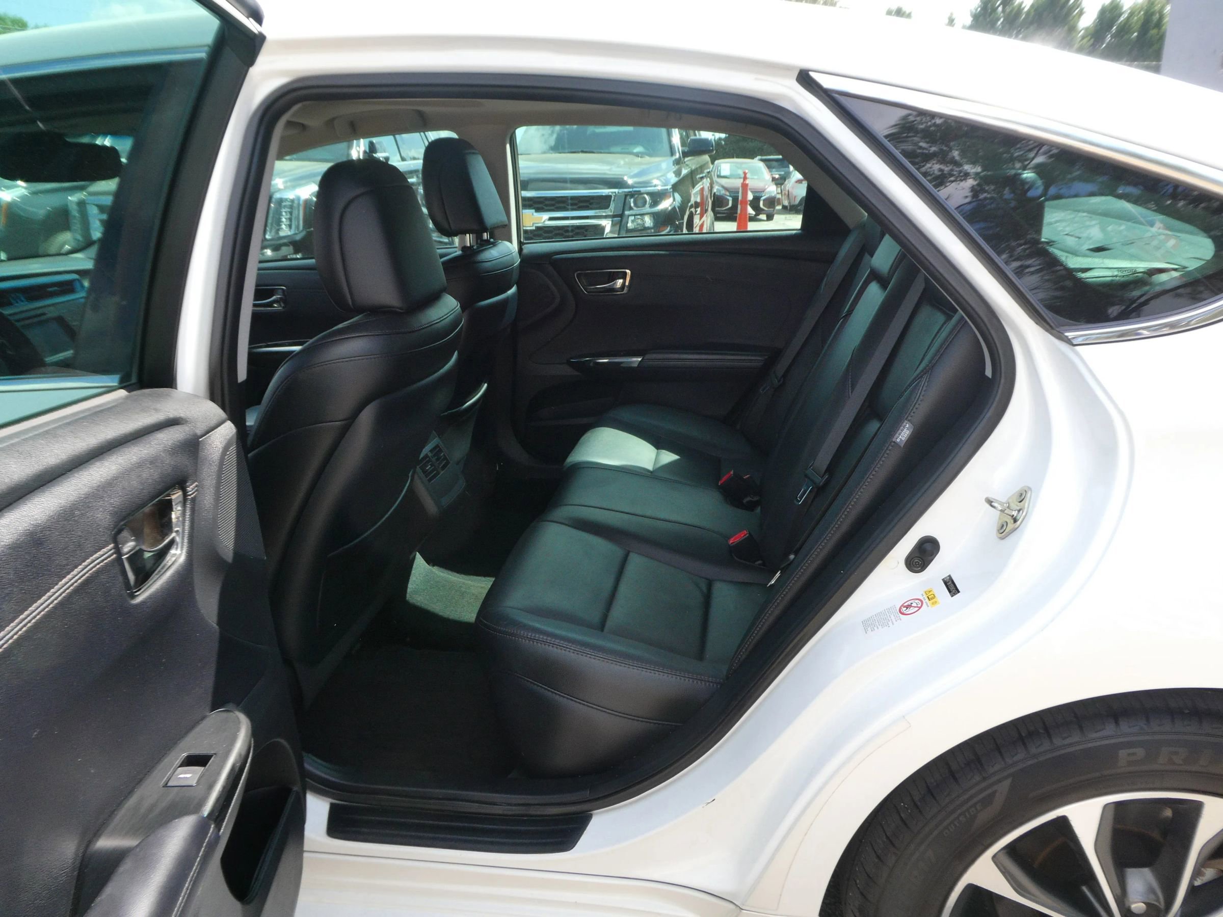 Used 2017 Toyota Avalon XLE Plus image 32