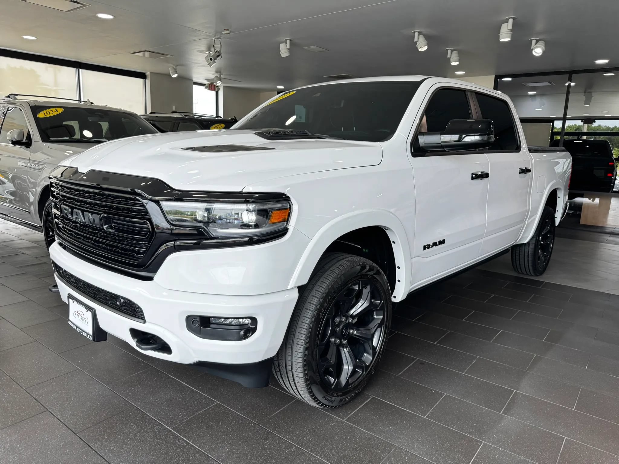 Used 2023 RAM 1500 Limited AWD/4WD image 1
