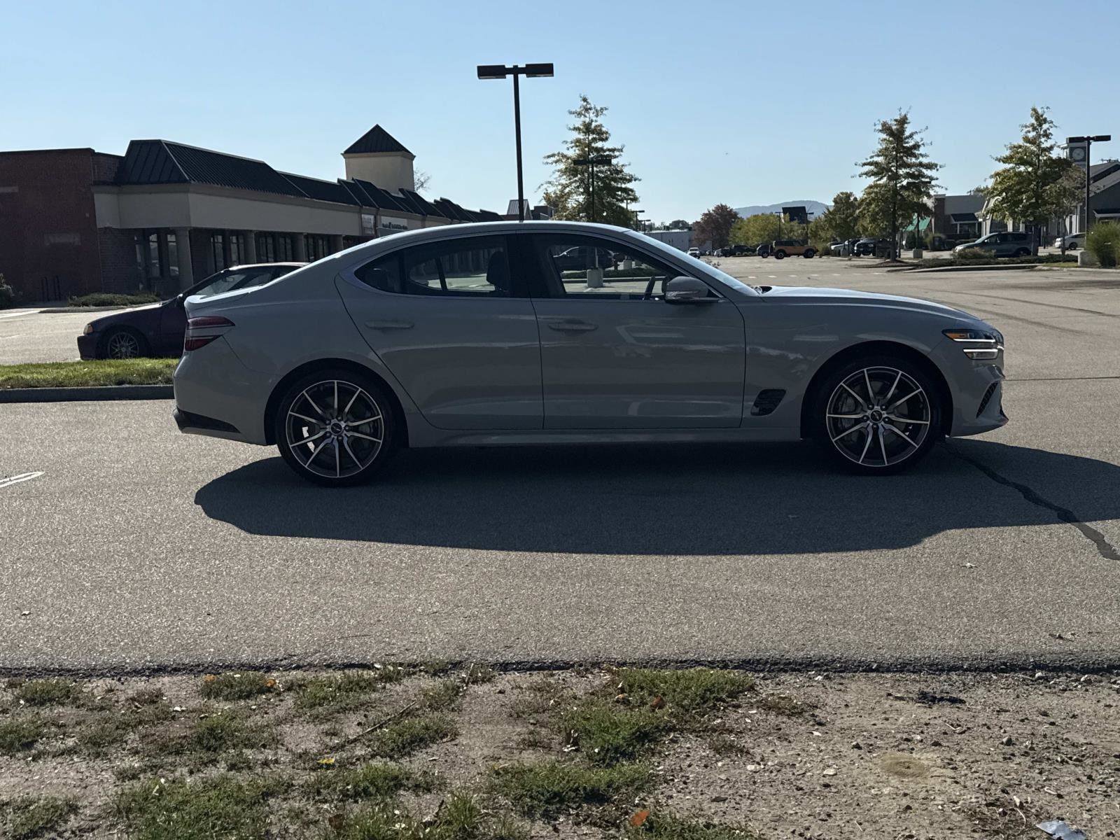 Used 2025 Genesis G70 2.5T image 4