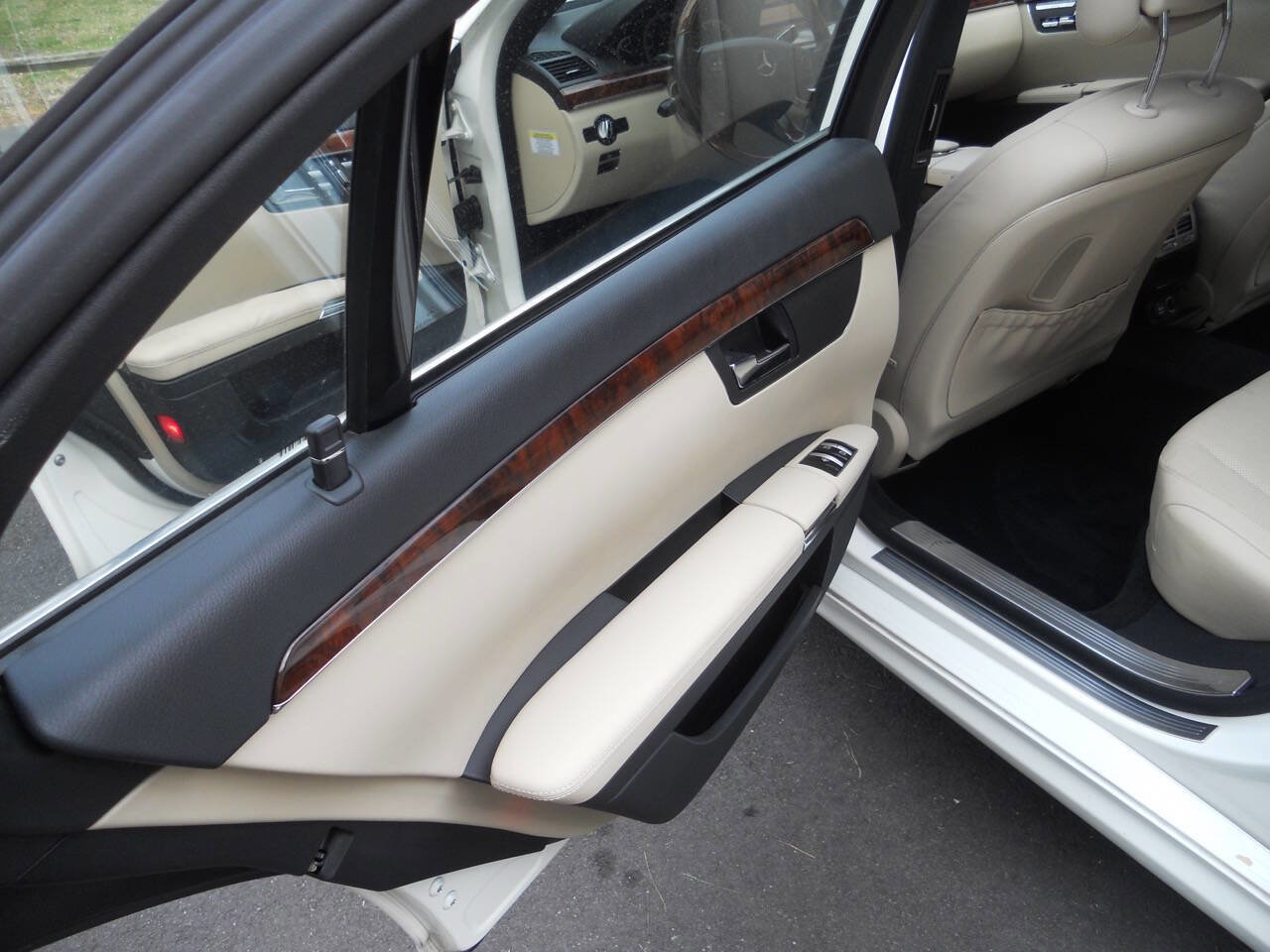 Used 2009 Mercedes-Benz S 550 4MATIC image 17