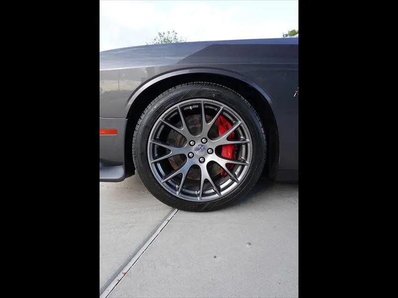 Used 2016 Dodge Challenger SRT RWD image 21