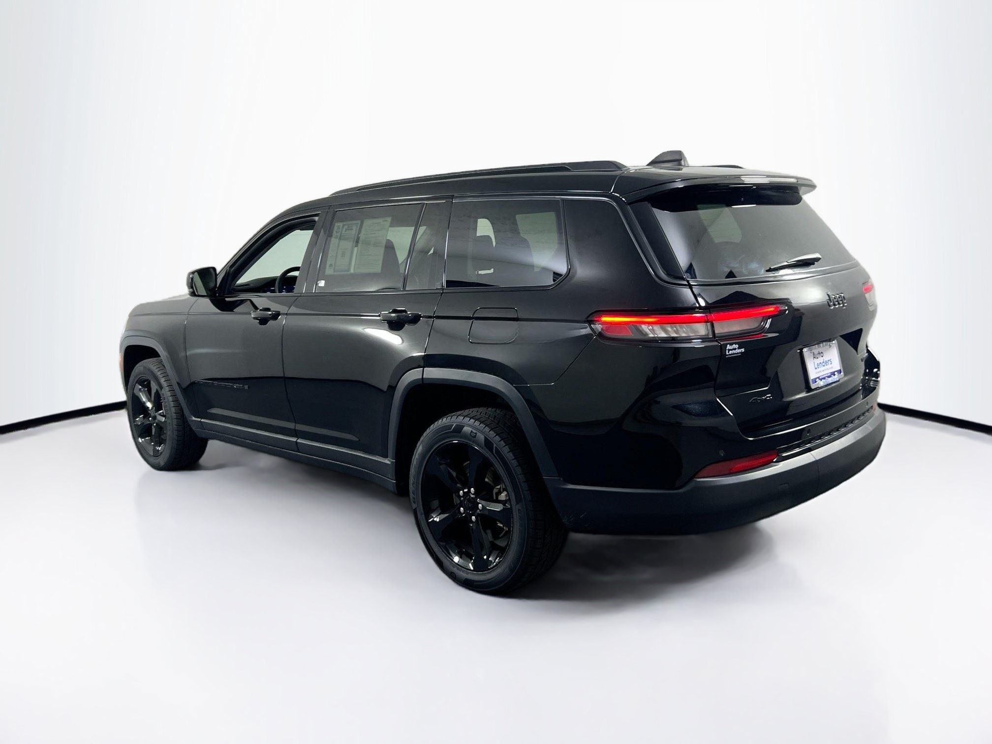 Used 2023 Jeep Grand Cherokee L Limited w/ Black Appearance Package AWD/4WD image 7