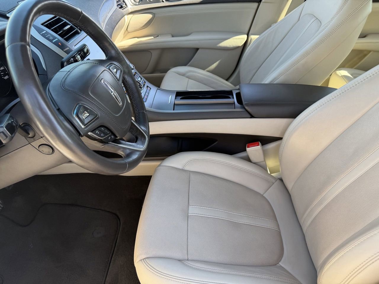 Used 2020 Lincoln MKZ Reserve w/ Monochromatic Package image 28