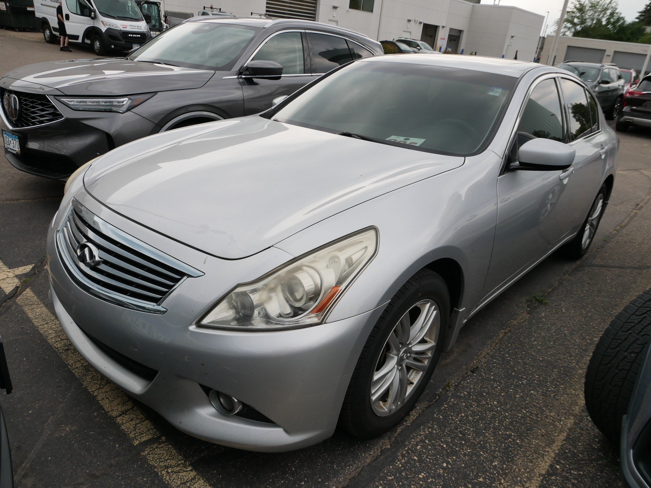 Used 2013 INFINITI G37 x Sedan w/ Premium Pkg AWD/4WD image 2