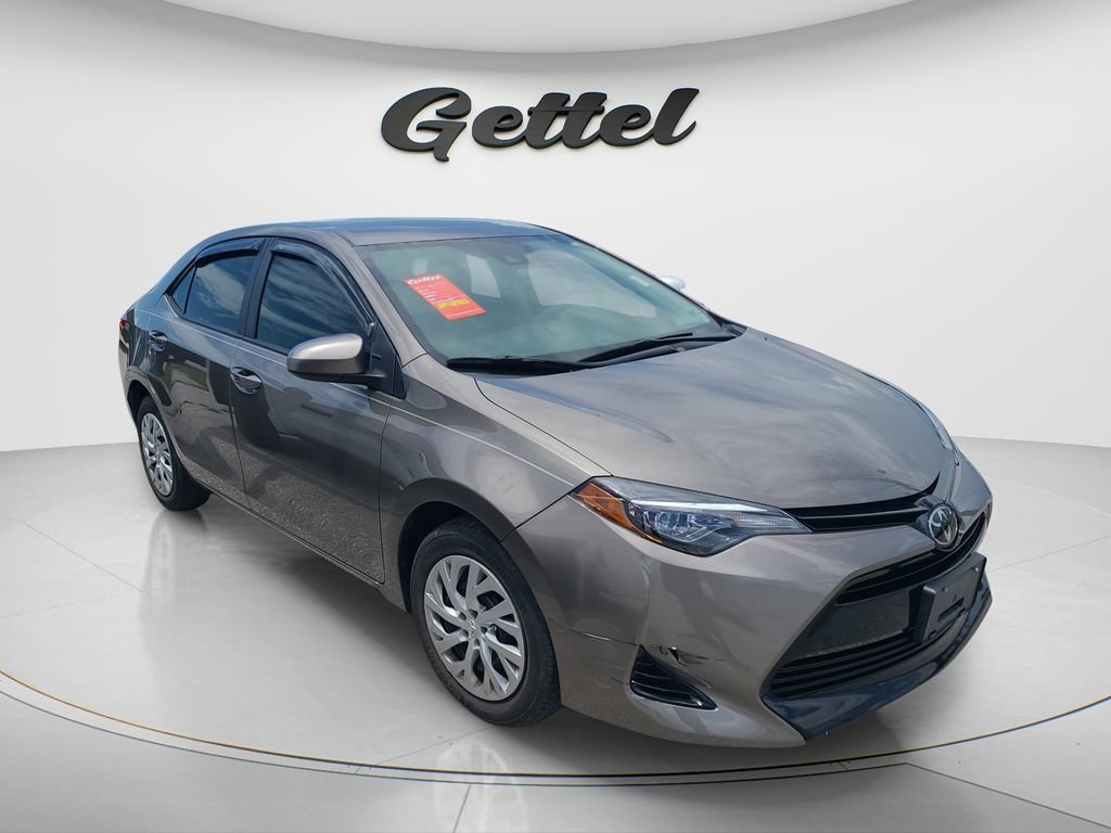 Used 2018 Toyota Corolla LE FWD image 2