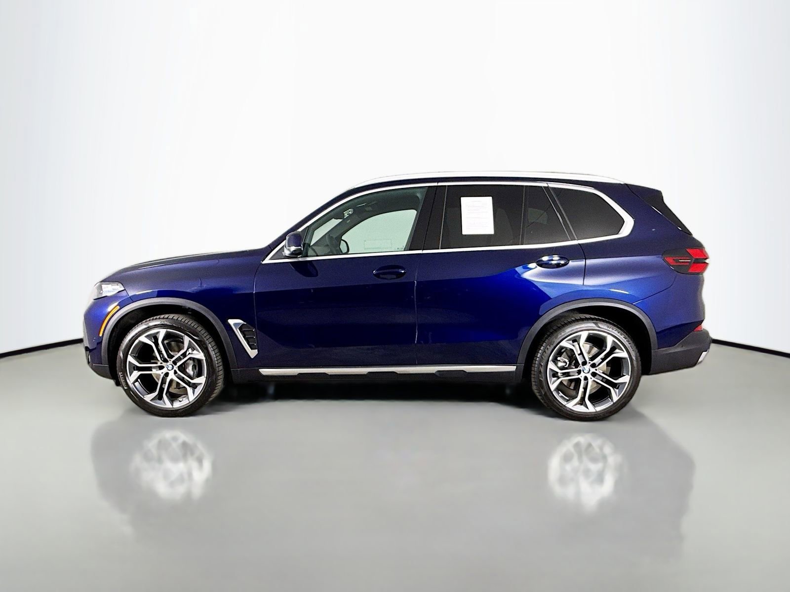 Used 2026 BMW X5 sDrive40i w/ Premium Package image 4