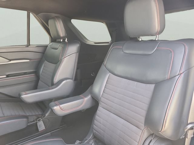 Used 2025 Ford Explorer ST-Line AWD/4WD image 6