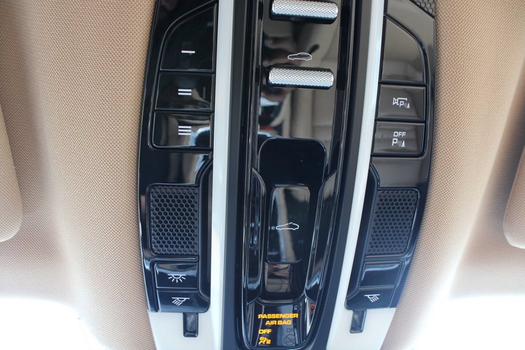 Used 2018 Porsche Panamera 4 AWD/4WD image 34