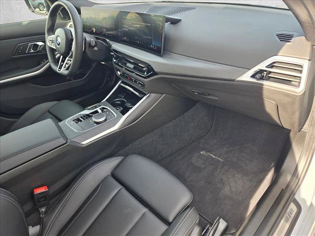 Used 2025 BMW 330i Sedan w/ M Sport Package image 21