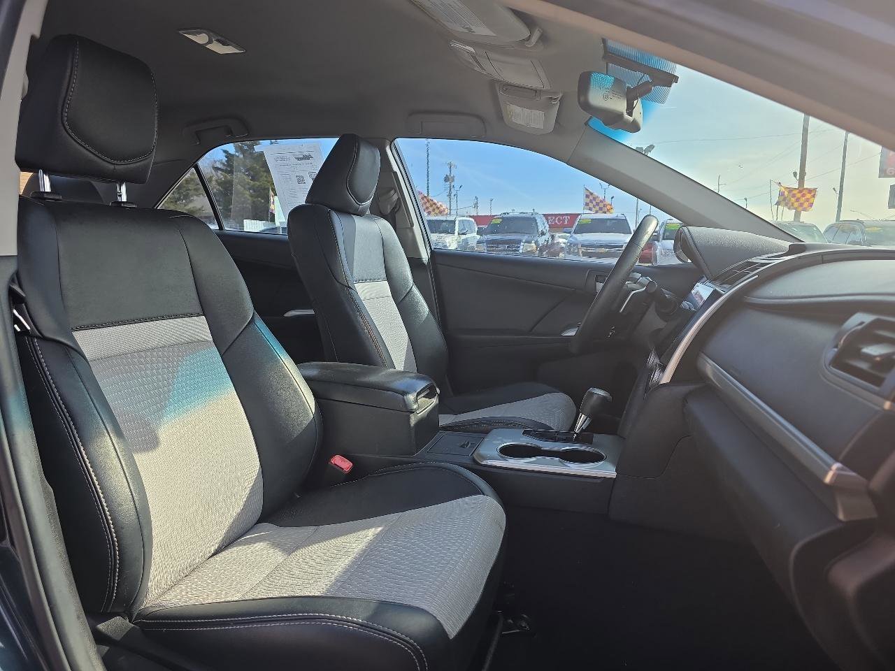 Used 2014 Toyota Camry SE image 19