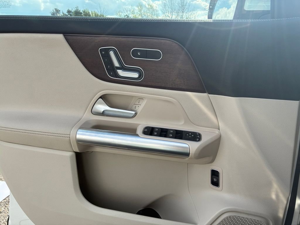 Used 2022 Mercedes-Benz GLA 250 4MATIC image 16