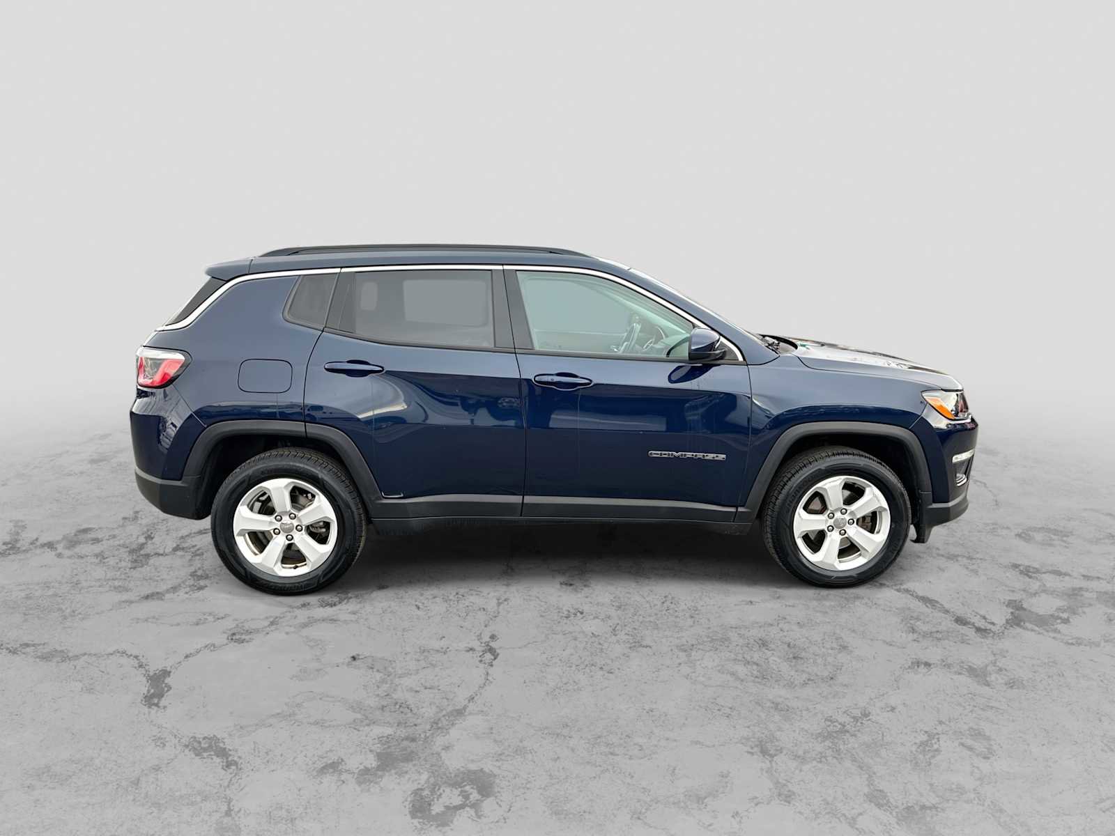 Used 2018 Jeep Compass Latitude w/ Popular Equipment Group AWD/4WD image 9