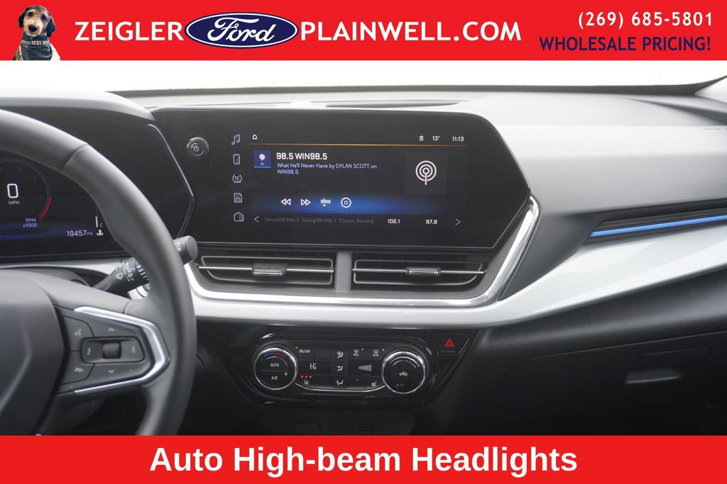 Used 2025 Chevrolet Trax LT w/ LT Convenience Package image 14