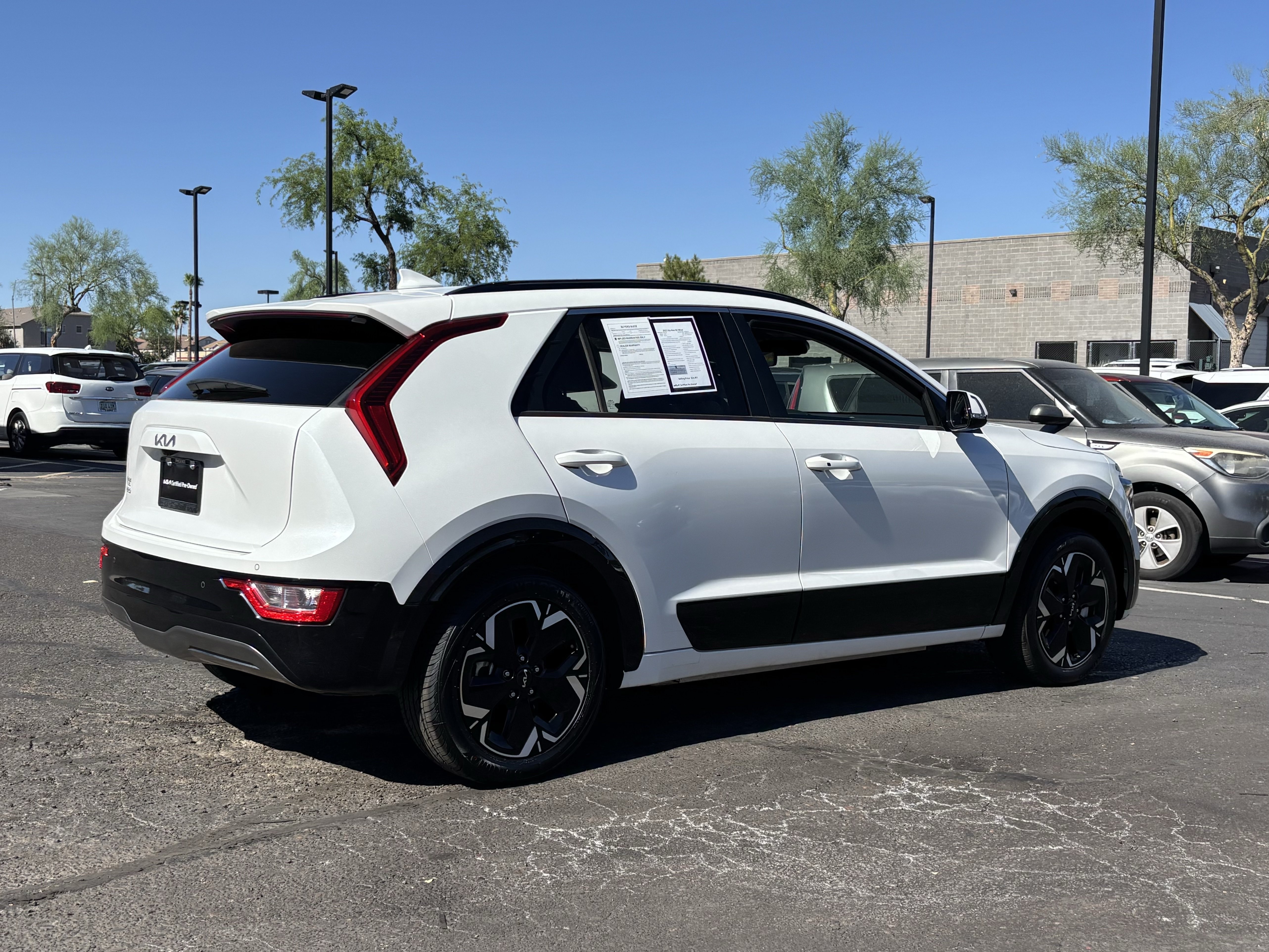 Certified 2023 Kia Niro Wind FWD image 4