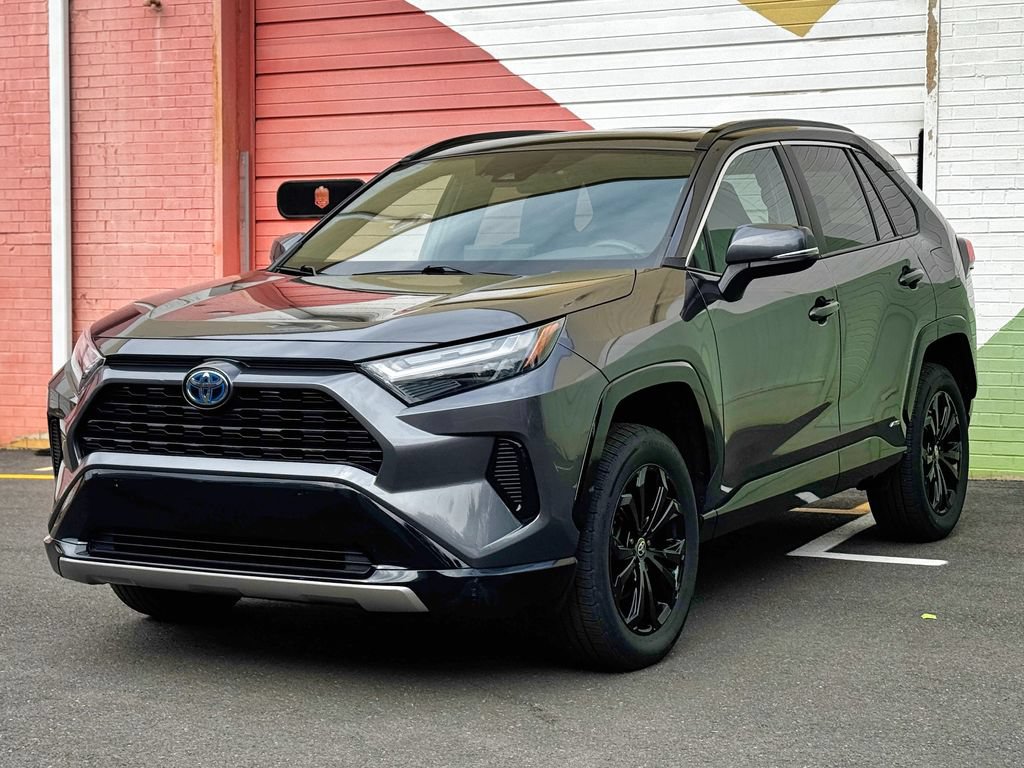 Used 2022 Toyota RAV4 SE w/ Convenience Package AWD/4WD image 2