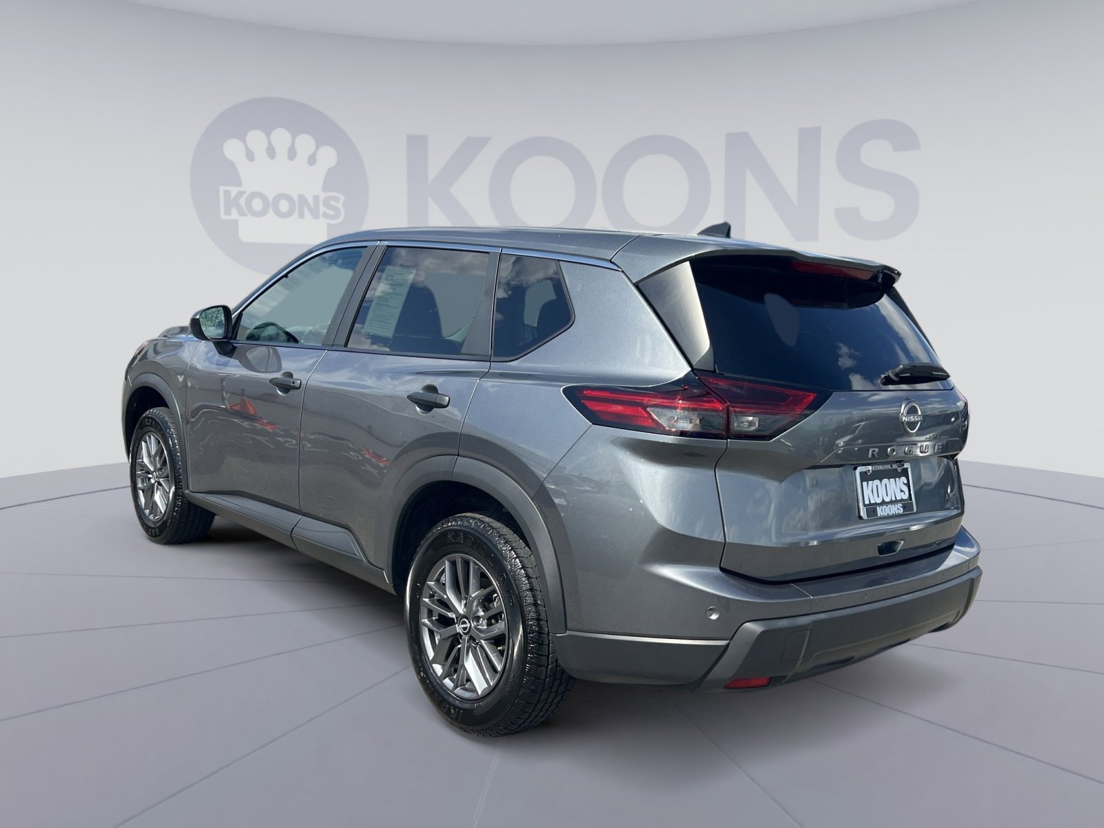 Used 2024 Nissan Rogue S image 4