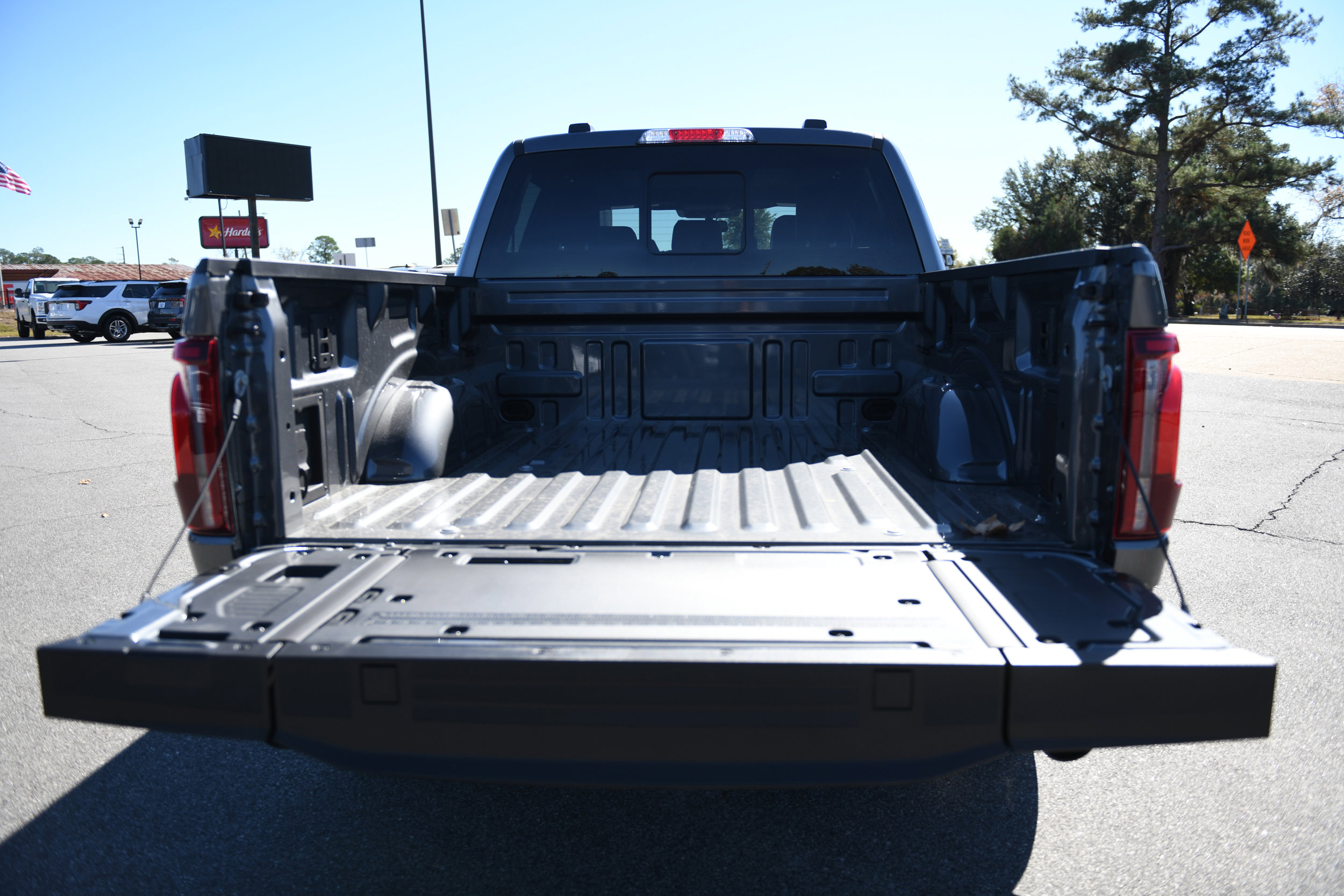 New 2025 Ford F150 Lariat w/ Equipment Group 501A Mid image 8