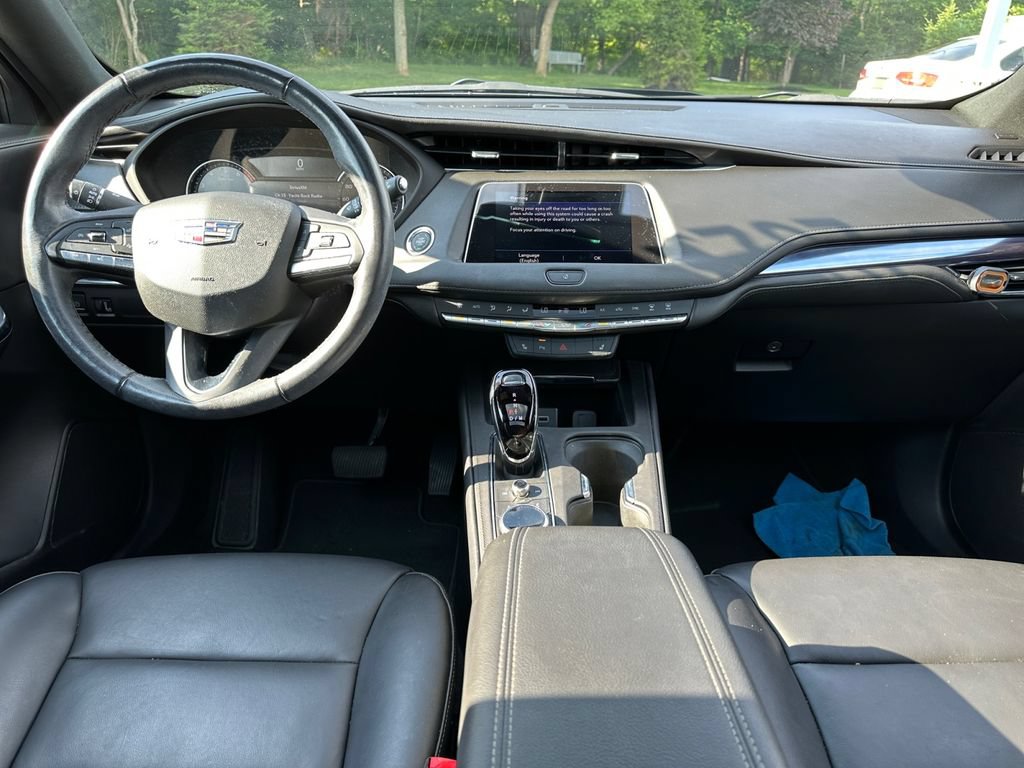 Used 2023 Cadillac XT4 Luxury w/ Cold Weather Package AWD/4WD image 11