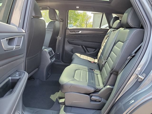 New 2024 Volkswagen Atlas Cross Sport SEL R-Line AWD/4WD image 6