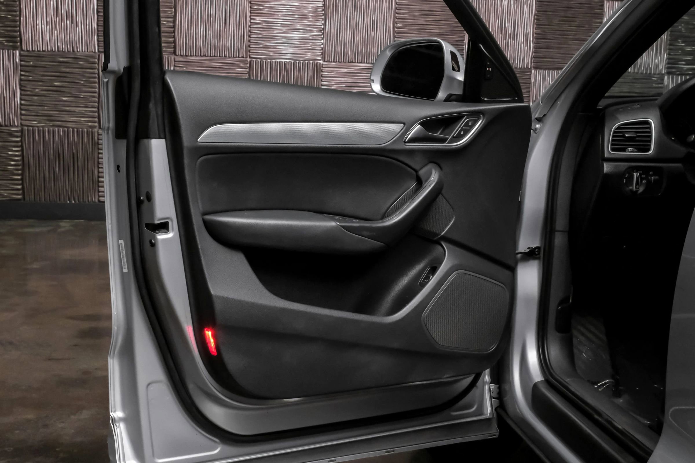 Used 2016 Audi Q3 2.0T Premium Plus w/ Technology Package image 36