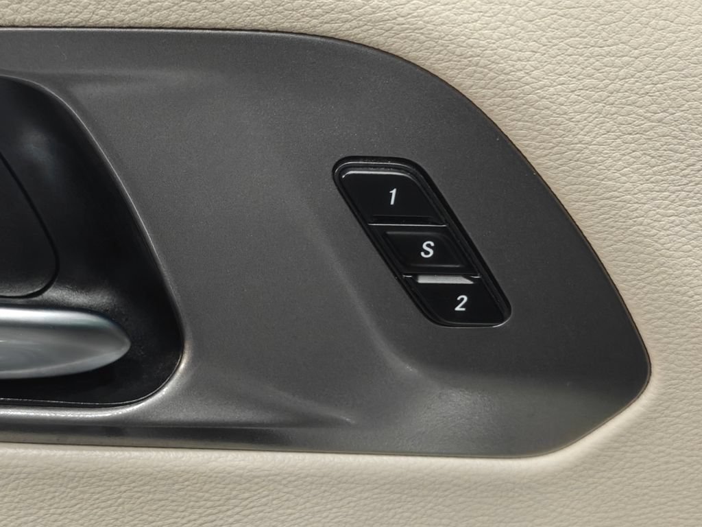 Used 2024 Chrysler Pacifica Touring-L FWD image 54