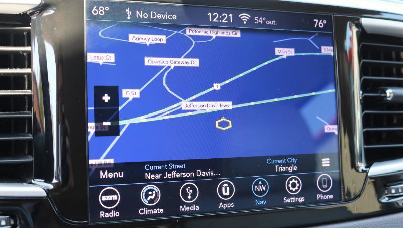 Used 2018 Chrysler Pacifica Touring-L FWD image 17