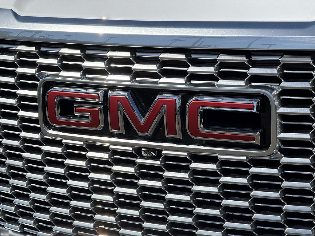 Used 2024 GMC Yukon Denali RWD image 31