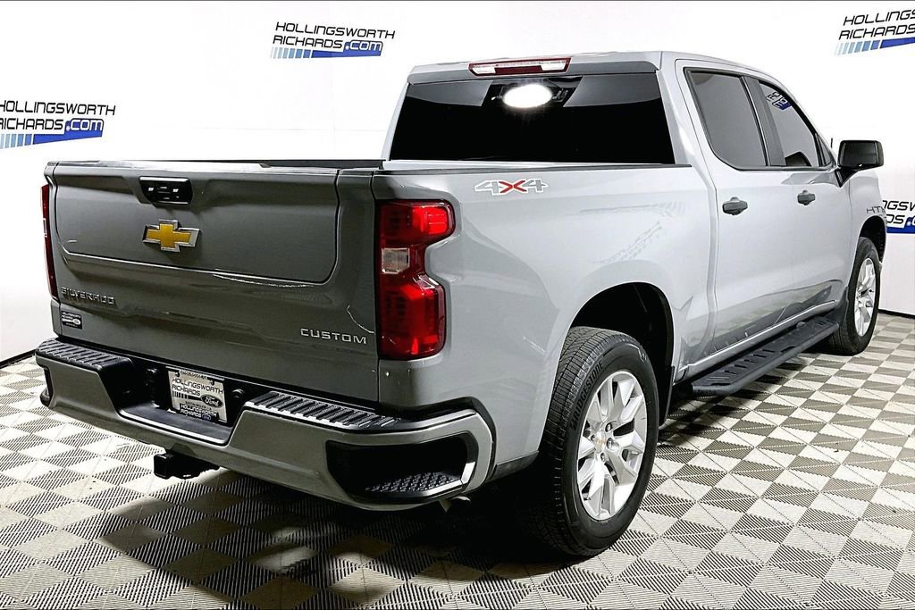 Used 2025 Chevrolet Silverado 1500 Custom image 9
