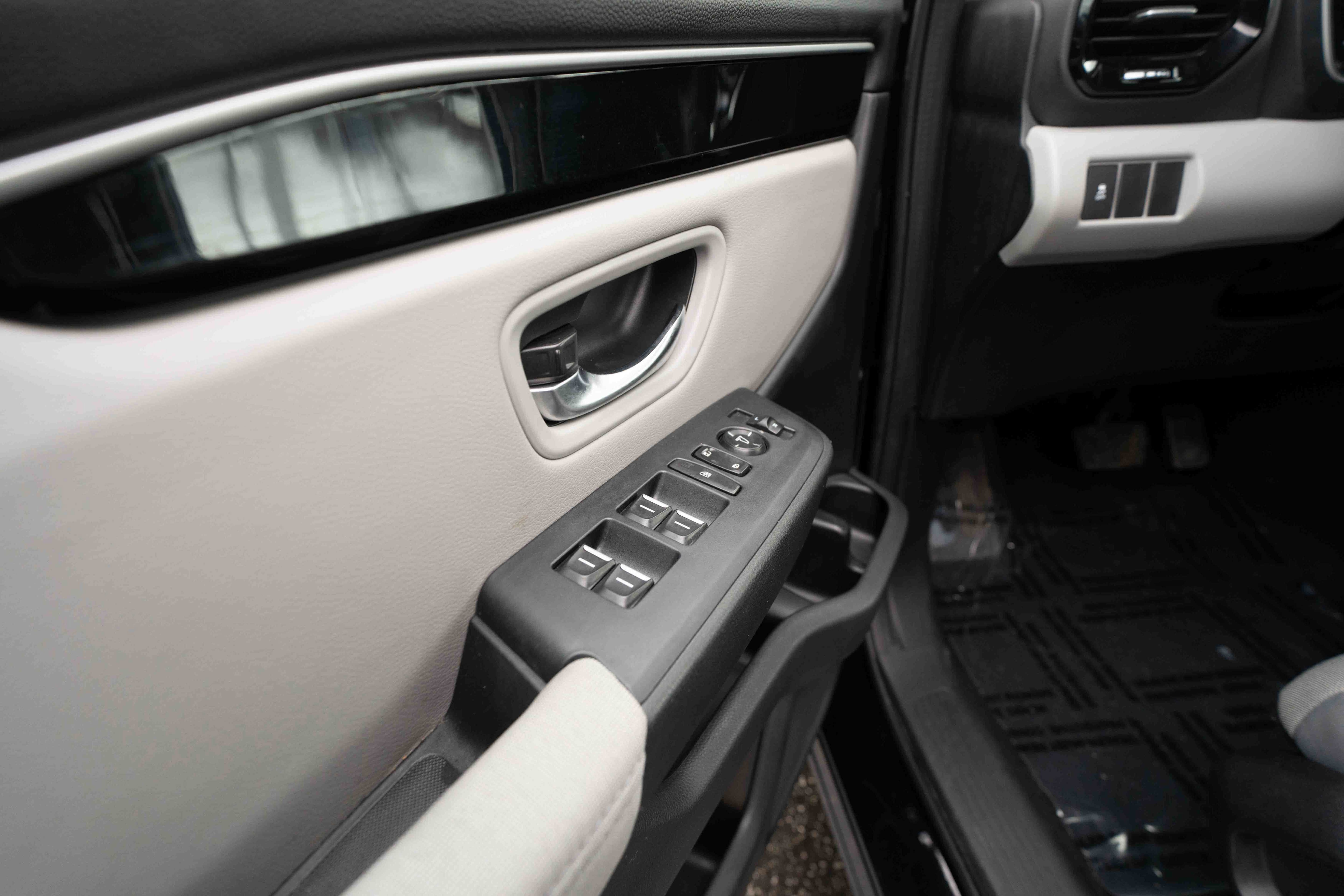 Certified 2023 Honda Pilot LX image 7