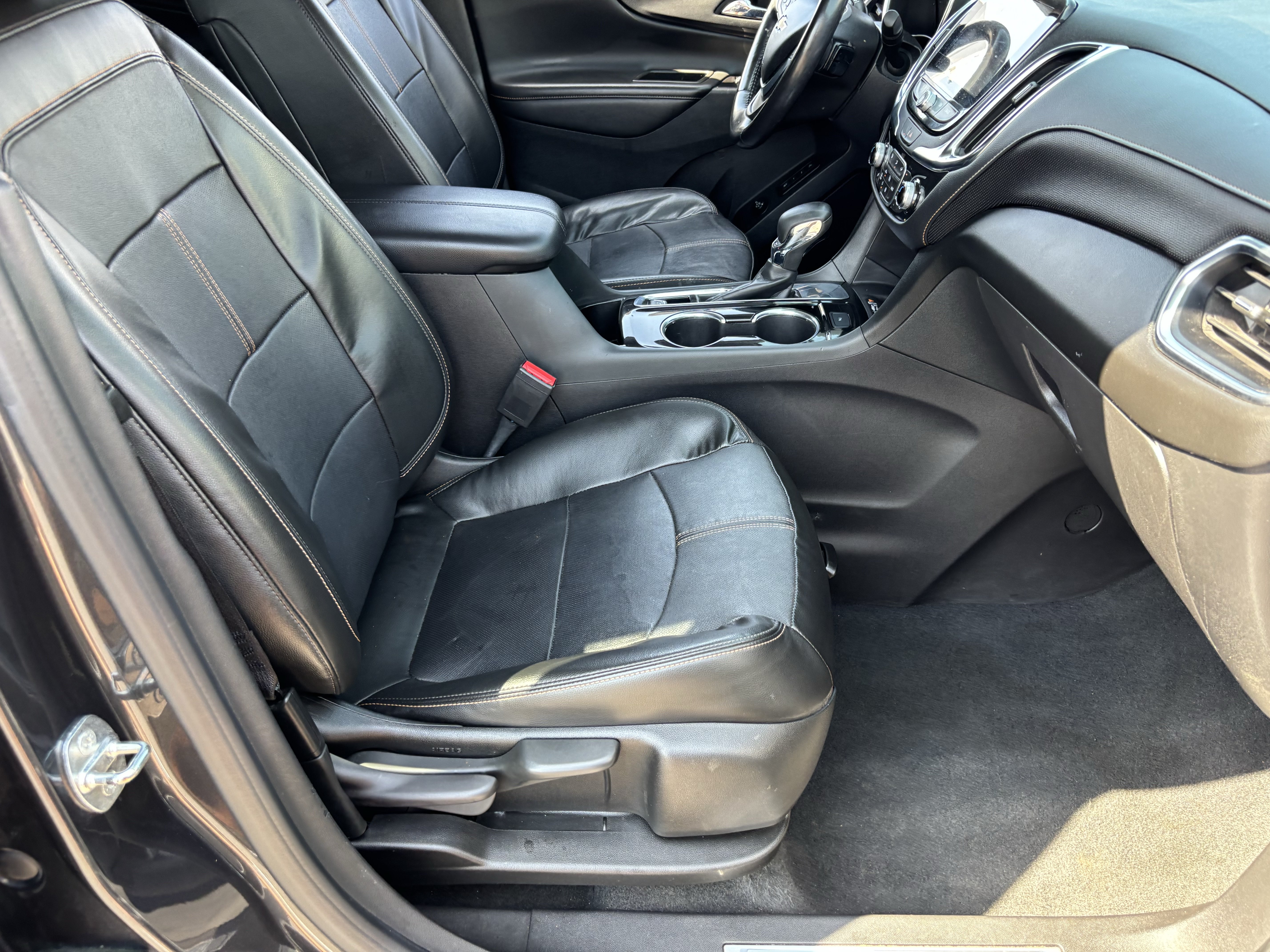 Used 2022 Chevrolet Equinox Premier w/ LPO, Cargo Package FWD image 9