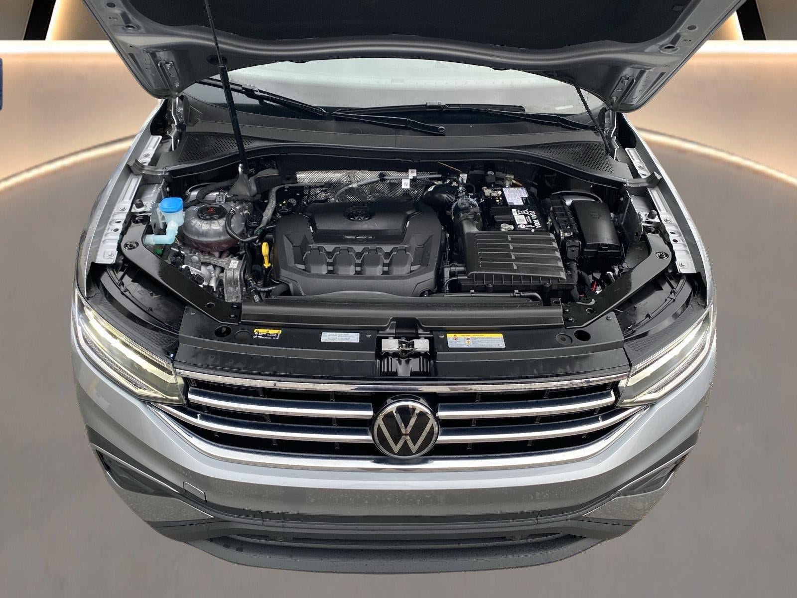 Used 2024 Volkswagen Tiguan SE AWD/4WD image 38