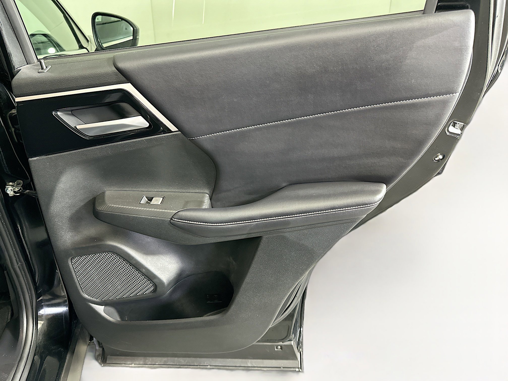 Used 2024 Mitsubishi Outlander SE Black Edition image 13